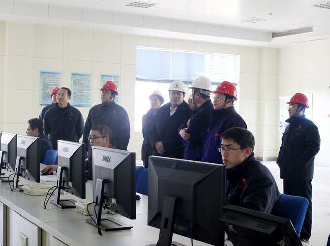 济宁矿业集团总经理张广宇到济矿民生热能节日慰问