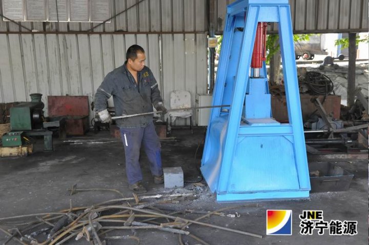 运河煤矿成功研制出新型“锚杆整形器”