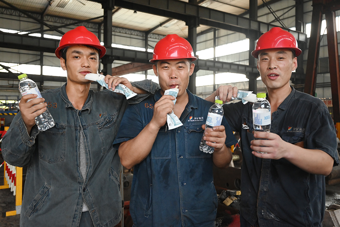 2022年8月5日运河煤矿清凉到岗 职工心爽（徐秀娇）.jpg