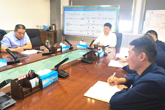 1698394159129228.jpg 矿领导倾听基层区队的声音_副本.jpg